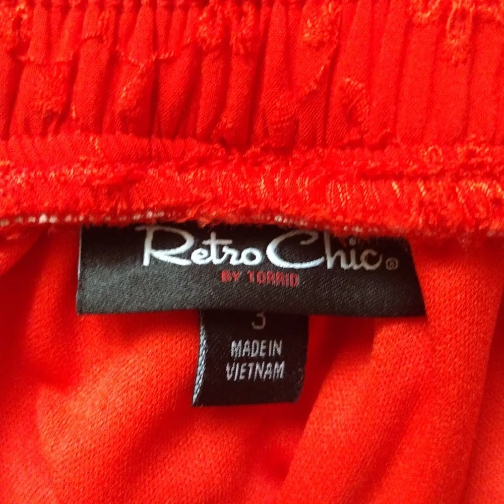 Torrid Retro Chic Eyelet Midi Skirt Size 3 NWOT - Picture 4 of 10